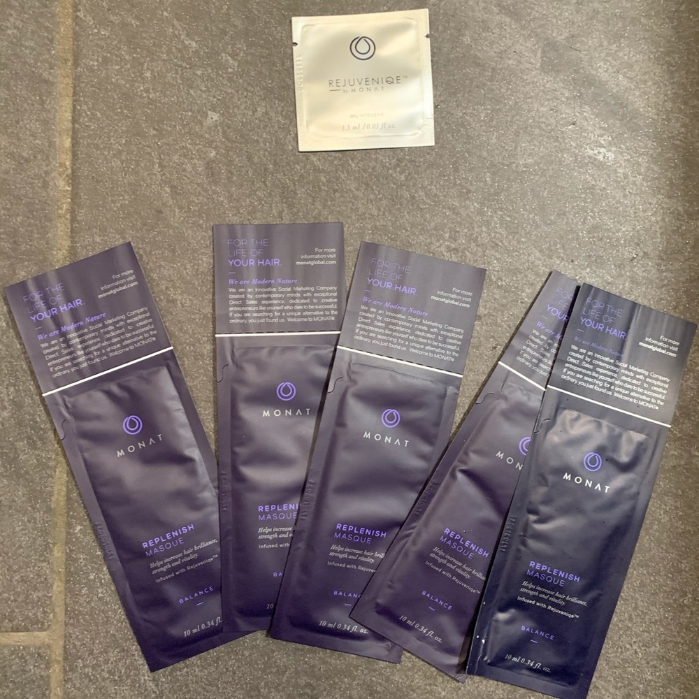 Monat Replenish Mask sample